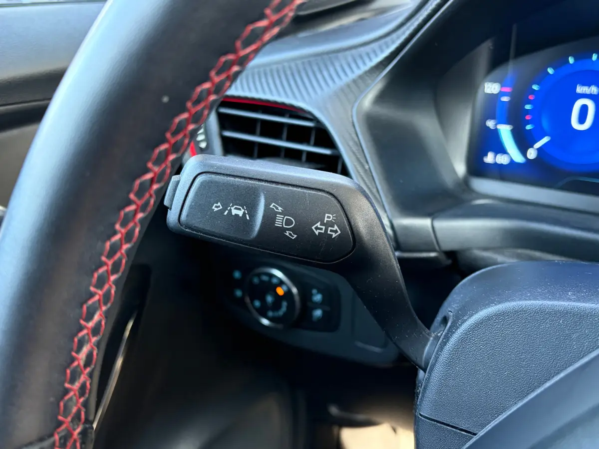 1.0 125 PK ST-Line X | ADAPTIEVE CRUISE CONTROL| DODEHOEK DETECTIE| CAMERA + PARKEERSENSOREN V+A| B&O SOUND| STUUR, STOEL EN VOORRUITVERWARMING| HALF LEER/HALF STOF| FULL LED| NAVIGATIE + AP