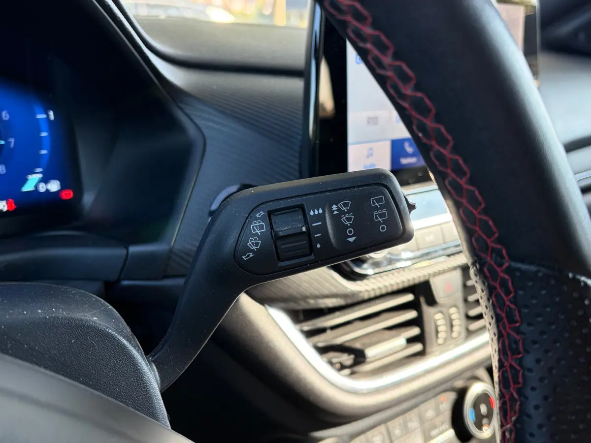 1.0 125 PK ST-Line X | ADAPTIEVE CRUISE CONTROL| DODEHOEK DETECTIE| CAMERA + PARKEERSENSOREN V+A| B&O SOUND| STUUR, STOEL EN VOORRUITVERWARMING| HALF LEER/HALF STOF| FULL LED| NAVIGATIE + AP