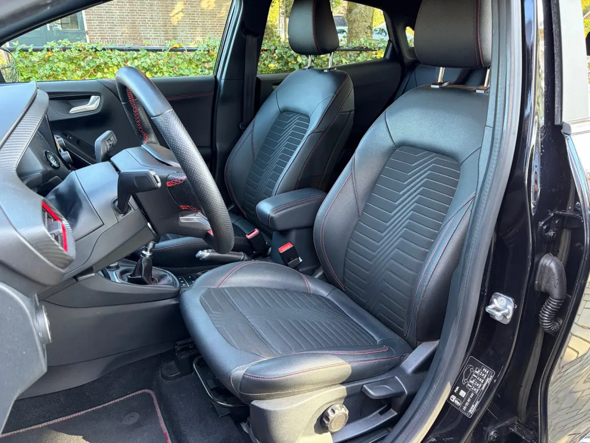 1.0 125 PK ST-Line X | ADAPTIEVE CRUISE CONTROL| DODEHOEK DETECTIE| CAMERA + PARKEERSENSOREN V+A| B&O SOUND| STUUR, STOEL EN VOORRUITVERWARMING| HALF LEER/HALF STOF| FULL LED| NAVIGATIE + AP