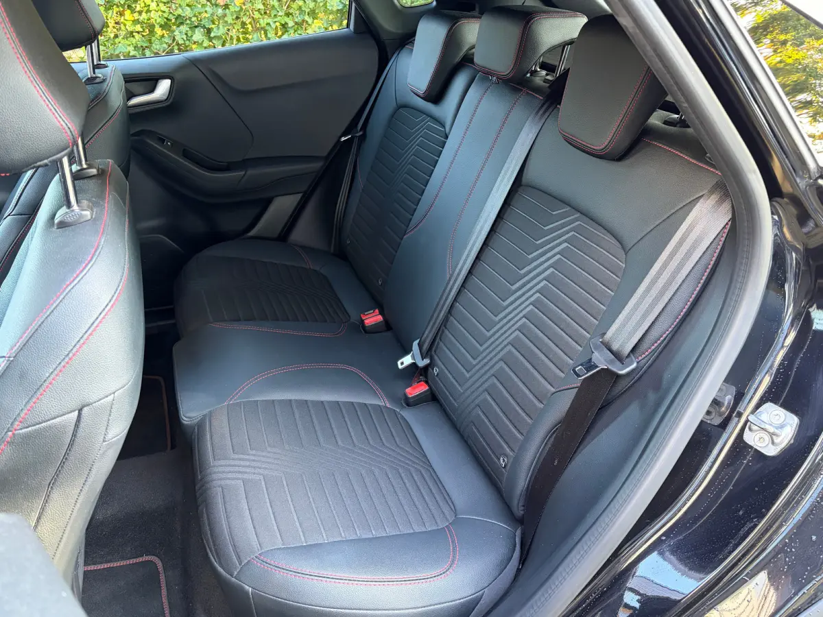 1.0 125 PK ST-Line X | ADAPTIEVE CRUISE CONTROL| DODEHOEK DETECTIE| CAMERA + PARKEERSENSOREN V+A| B&O SOUND| STUUR, STOEL EN VOORRUITVERWARMING| HALF LEER/HALF STOF| FULL LED| NAVIGATIE + AP