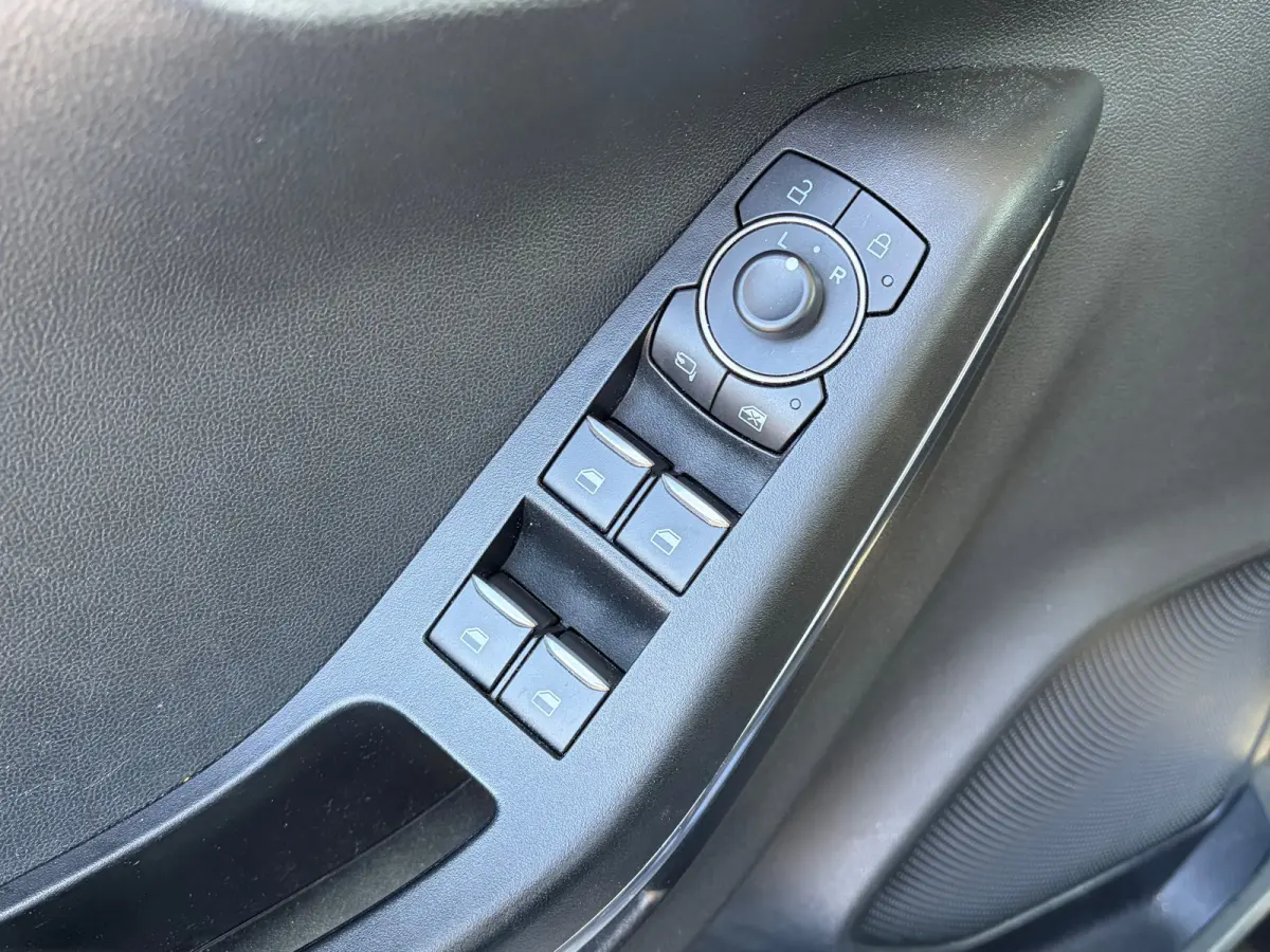 1.0 125 PK ST-Line X | ADAPTIEVE CRUISE CONTROL| DODEHOEK DETECTIE| CAMERA + PARKEERSENSOREN V+A| B&O SOUND| STUUR, STOEL EN VOORRUITVERWARMING| HALF LEER/HALF STOF| FULL LED| NAVIGATIE + AP