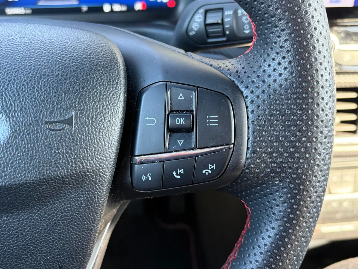 1.0 125 PK ST-Line X | ADAPTIEVE CRUISE CONTROL| DODEHOEK DETECTIE| CAMERA + PARKEERSENSOREN V+A| B&O SOUND| STUUR, STOEL EN VOORRUITVERWARMING| HALF LEER/HALF STOF| FULL LED| NAVIGATIE + AP