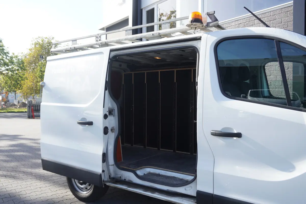 2.0 Blue dCi 130PK - Airco - Navi - Cruise - €16.900,- Excl.