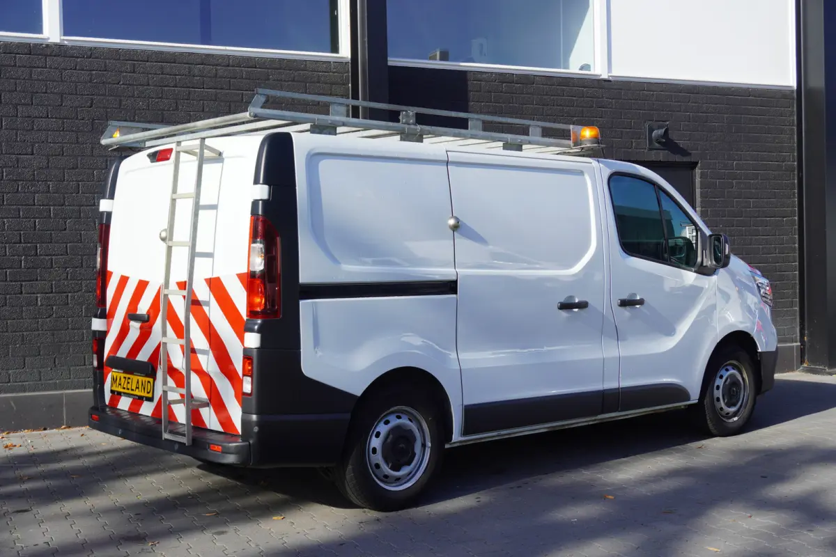 2.0 Blue dCi 130PK - Airco - Navi - Cruise - €16.900,- Excl.