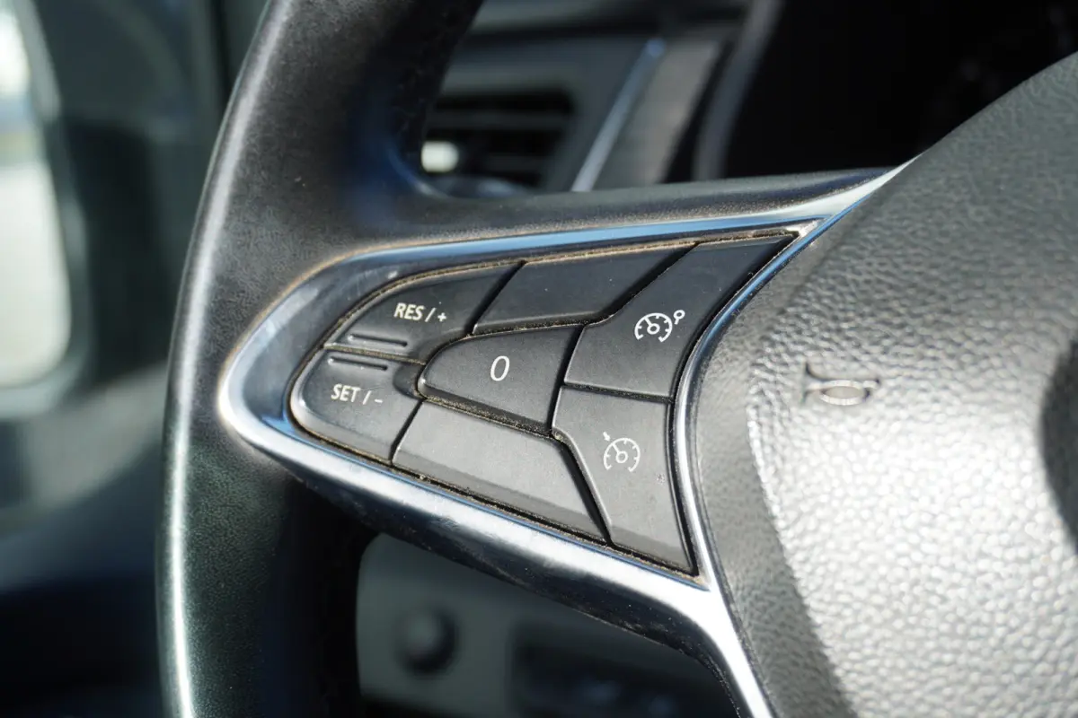 2.0 Blue dCi 130PK - Airco - Navi - Cruise - €16.900,- Excl.