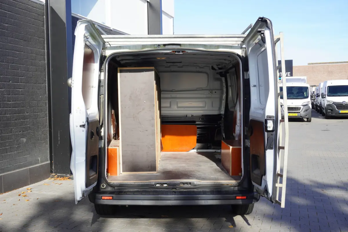 2.0 Blue dCi 130PK - Airco - Navi - Cruise - €16.900,- Excl.