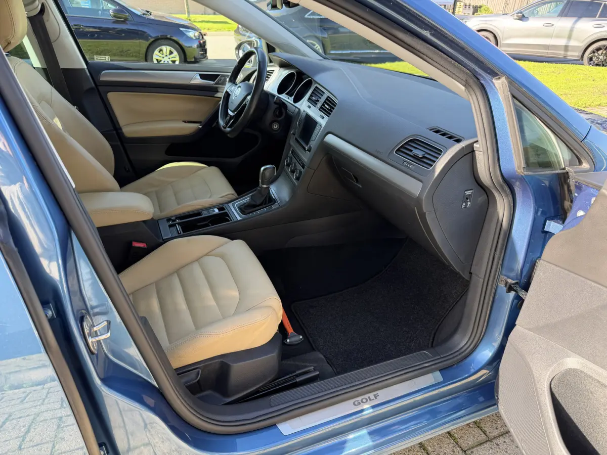 1.0 TSI Connected Series Leder | Automaat