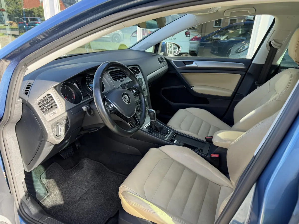 1.0 TSI Connected Series Leder | Automaat
