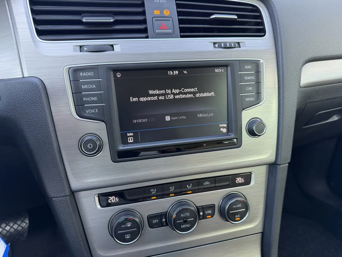 1.0 TSI Connected Series Leder | Automaat