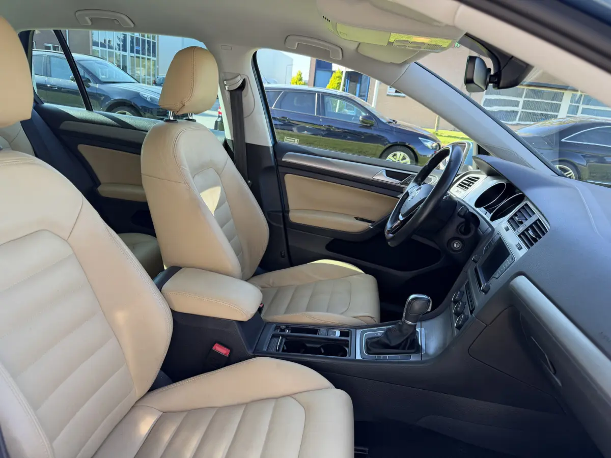 1.0 TSI Connected Series Leder | Automaat