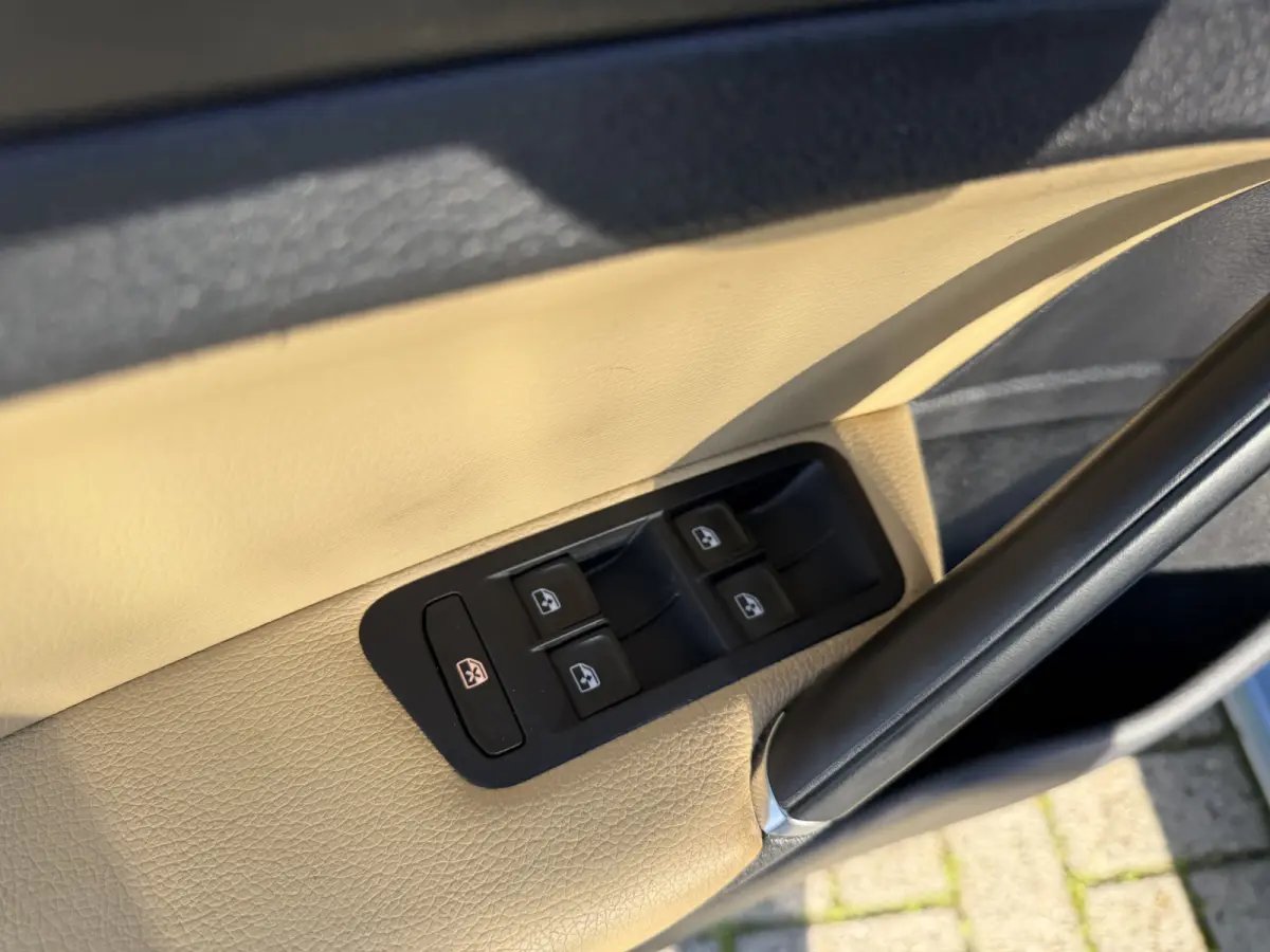 1.0 TSI Connected Series Leder | Automaat