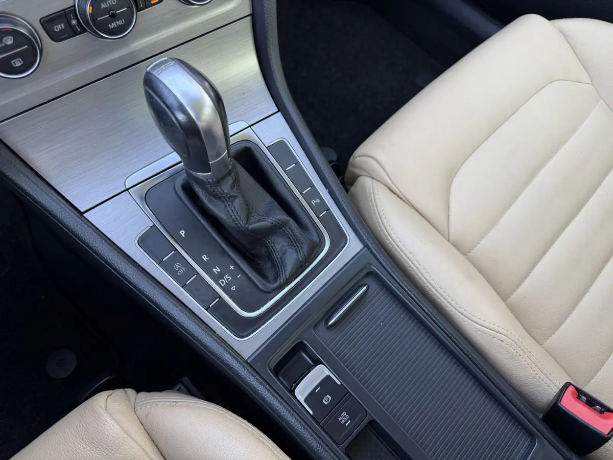1.0 TSI Connected Series Leder | Automaat