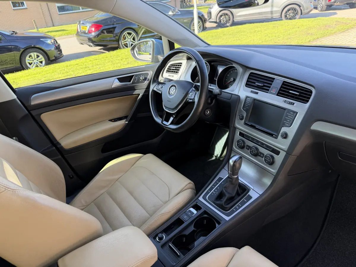 1.0 TSI Connected Series Leder | Automaat