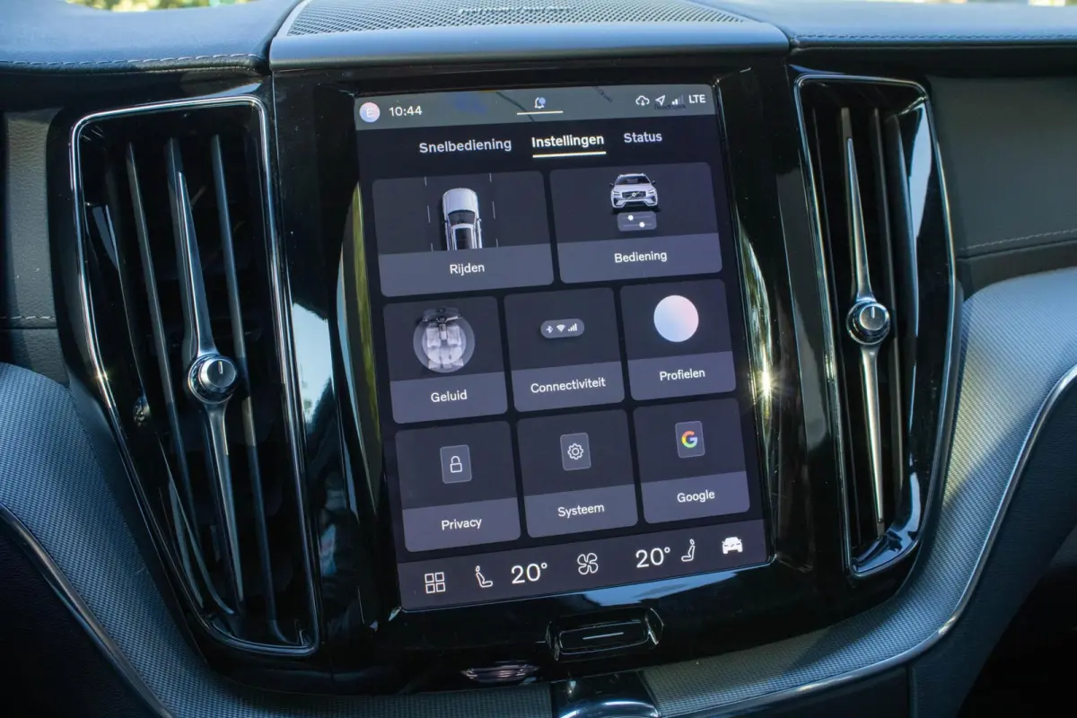 2.0 T6 PHEV AWD Ultimate Dark|360 Camera|Head Up Display|H&K|Luchtvering