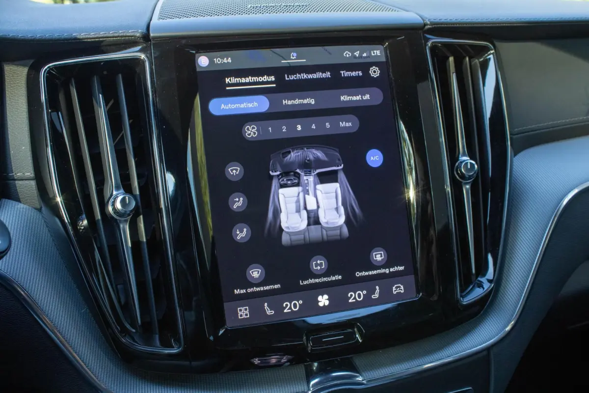 2.0 T6 PHEV AWD Ultimate Dark|360 Camera|Head Up Display|H&K|Luchtvering
