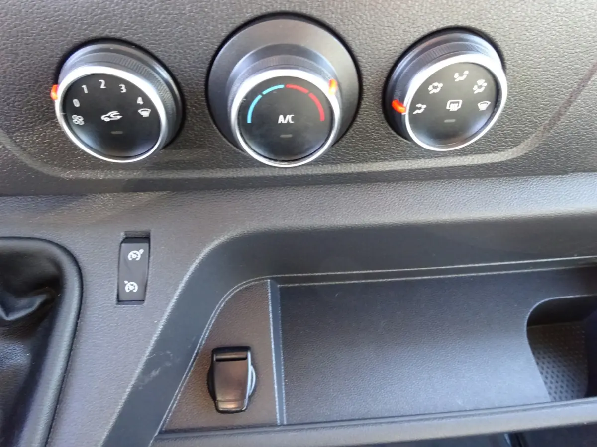 T35 2.3 dCi 135 L2H2 Comfort Groot NAVI AIRCO TREKHAAK ZEER NETJES