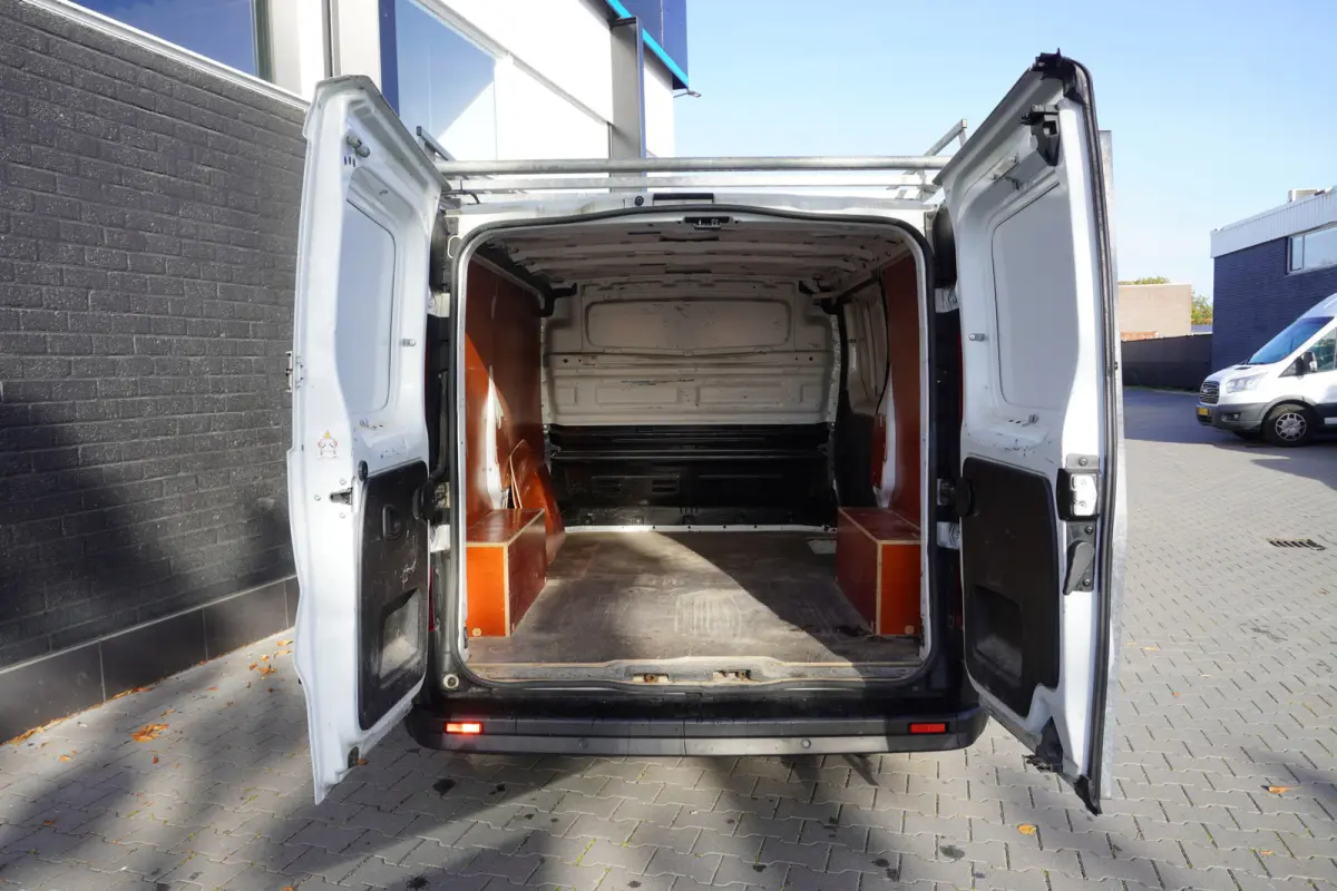 2.0 Blue dCi 130PK - Airco - Navi - Cruise - €15.900,- Excl.