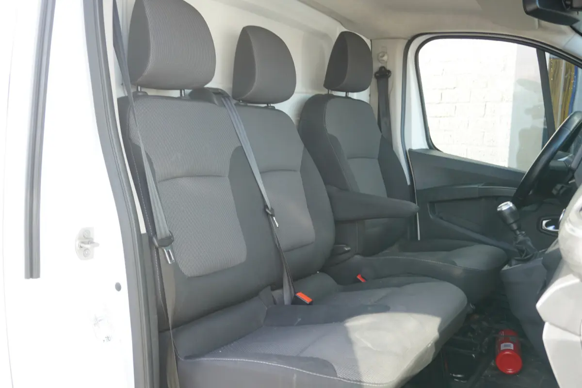 2.0 Blue dCi 130PK - Airco - Navi - Cruise - €15.900,- Excl.
