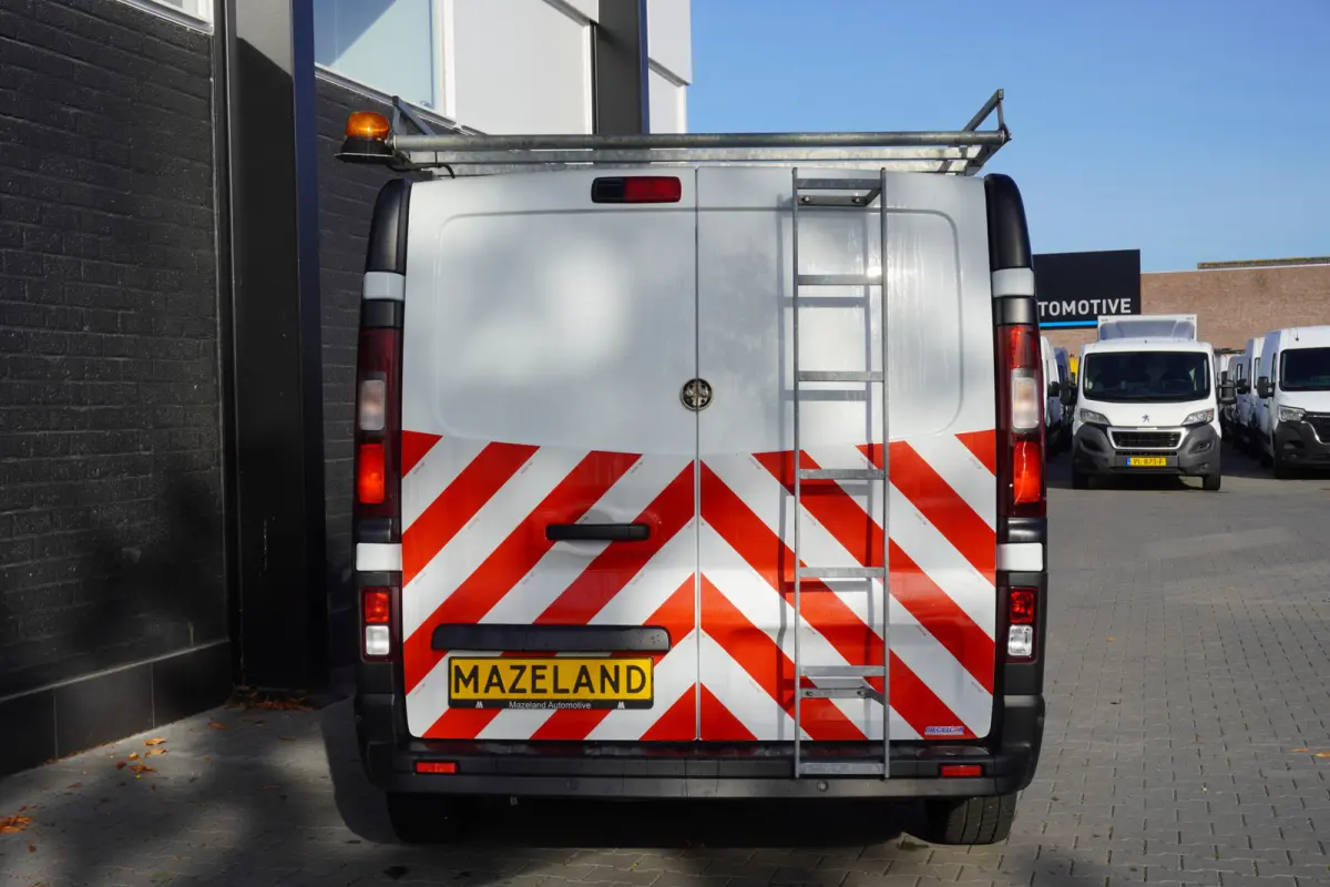 2.0 Blue dCi 130PK - Airco - Navi - Cruise - €15.900,- Excl.