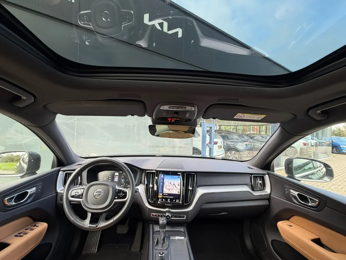 2.0 T5 AWD Momentum PANO/LEER/360 CAMERA
