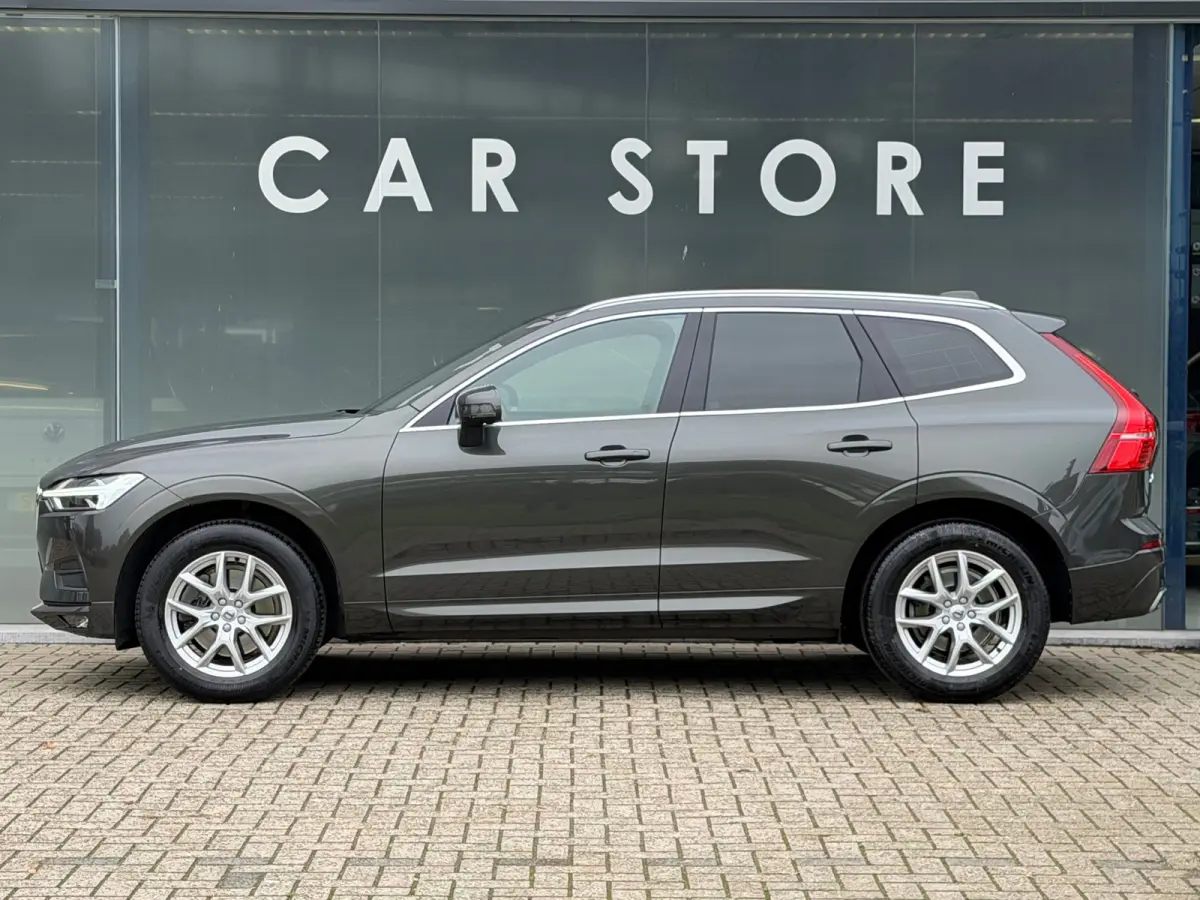 2.0 T5 AWD Momentum PANO/LEER/360 CAMERA