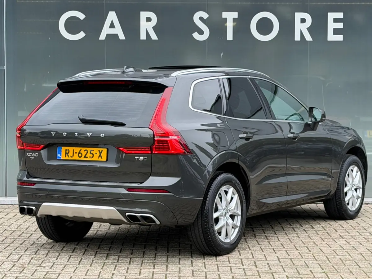 2.0 T5 AWD Momentum PANO/LEER/360 CAMERA