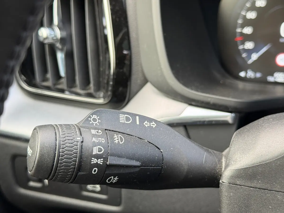 2.0 T5 AWD Momentum PANO/LEER/360 CAMERA
