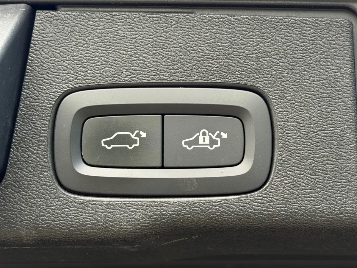 2.0 T5 AWD Momentum PANO/LEER/360 CAMERA