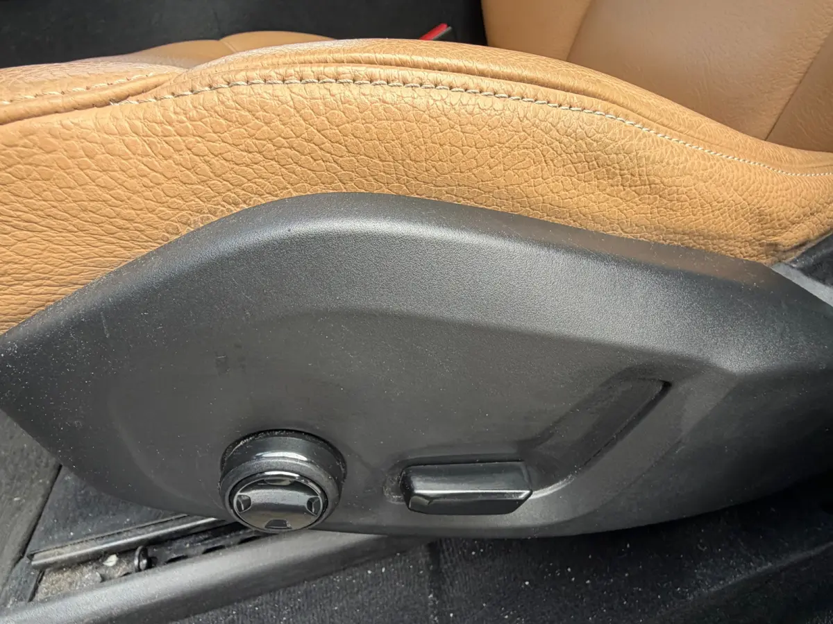 2.0 T5 AWD Momentum PANO/LEER/360 CAMERA