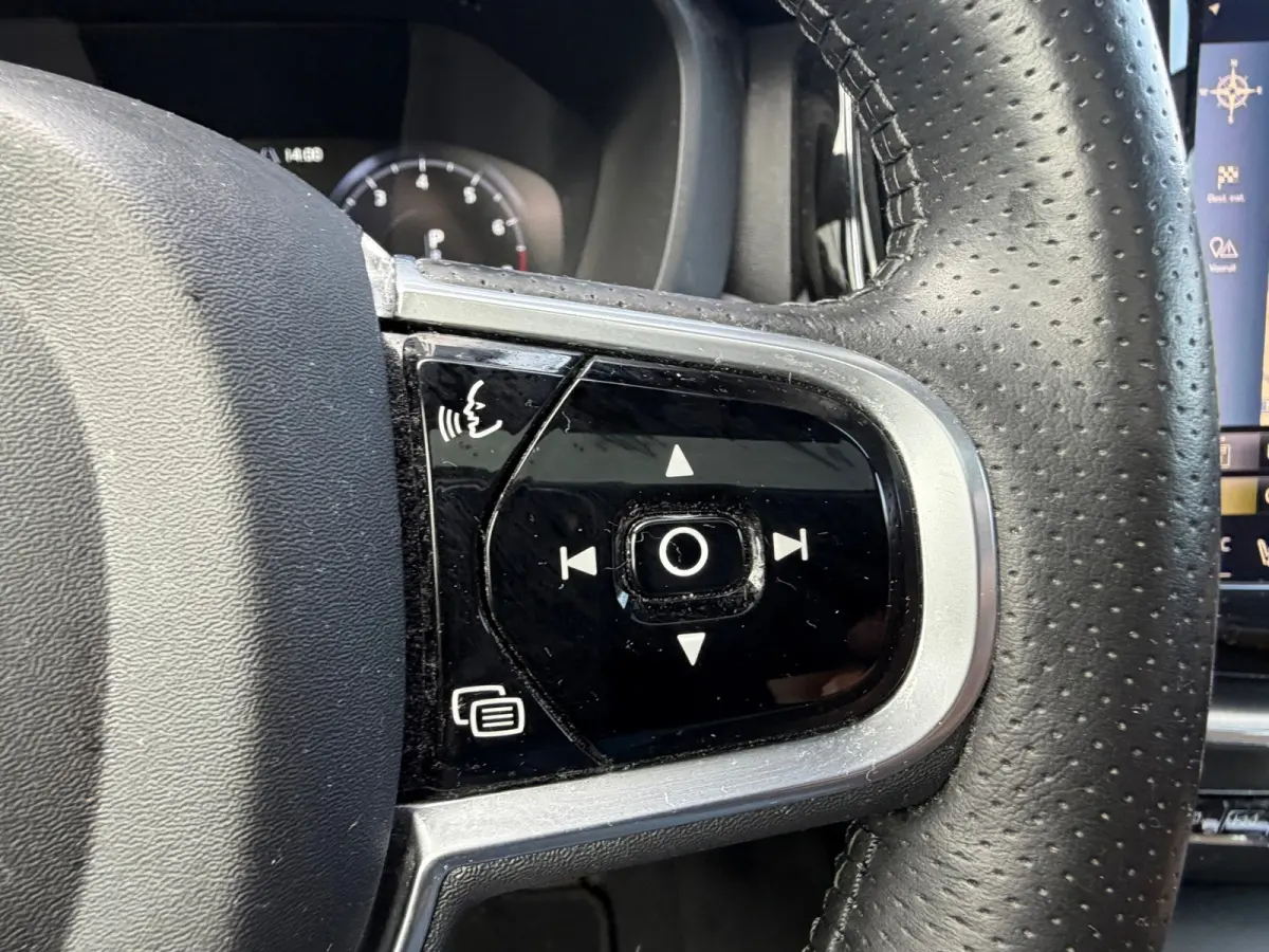 2.0 T5 AWD Momentum PANO/LEER/360 CAMERA
