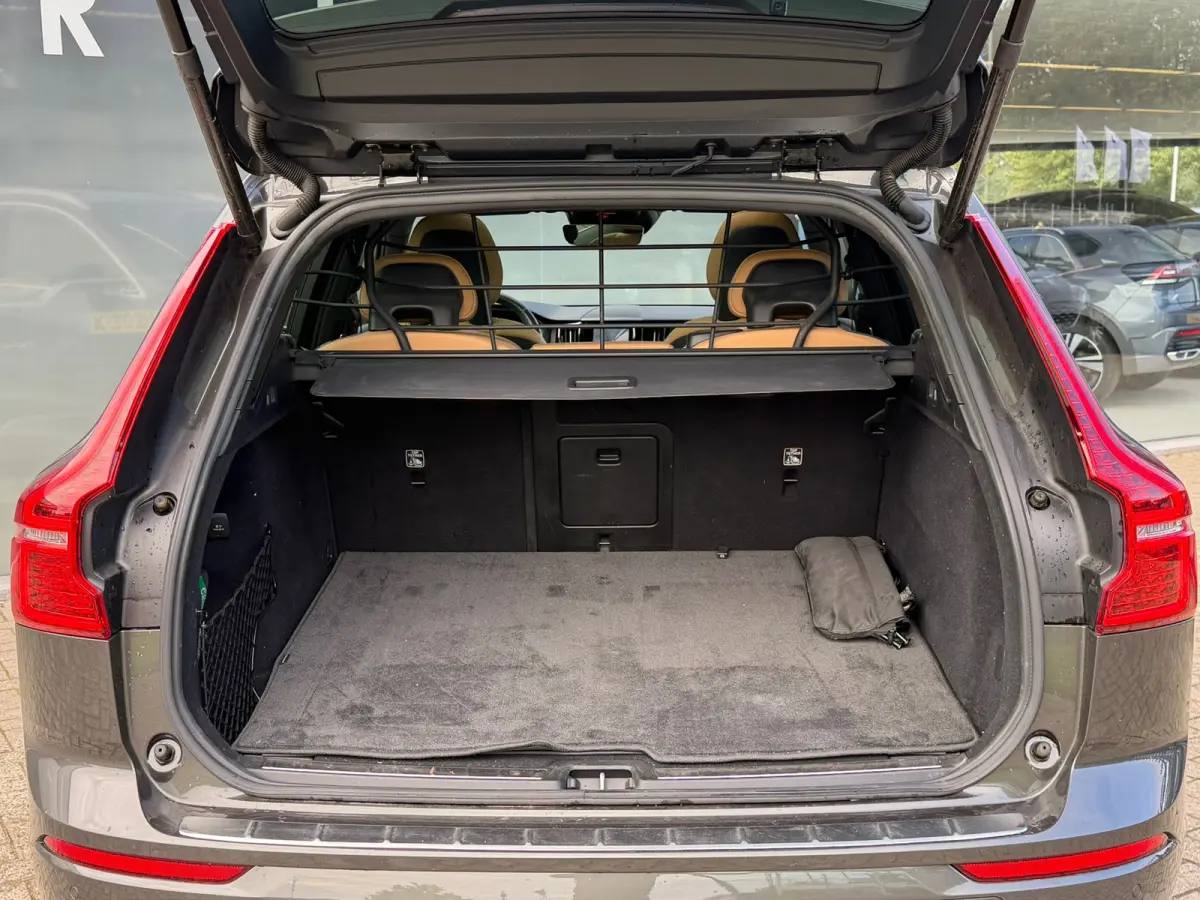 2.0 T5 AWD Momentum PANO/LEER/360 CAMERA