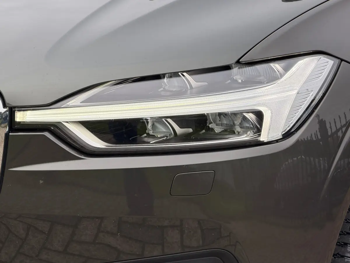 2.0 T5 AWD Momentum PANO/LEER/360 CAMERA