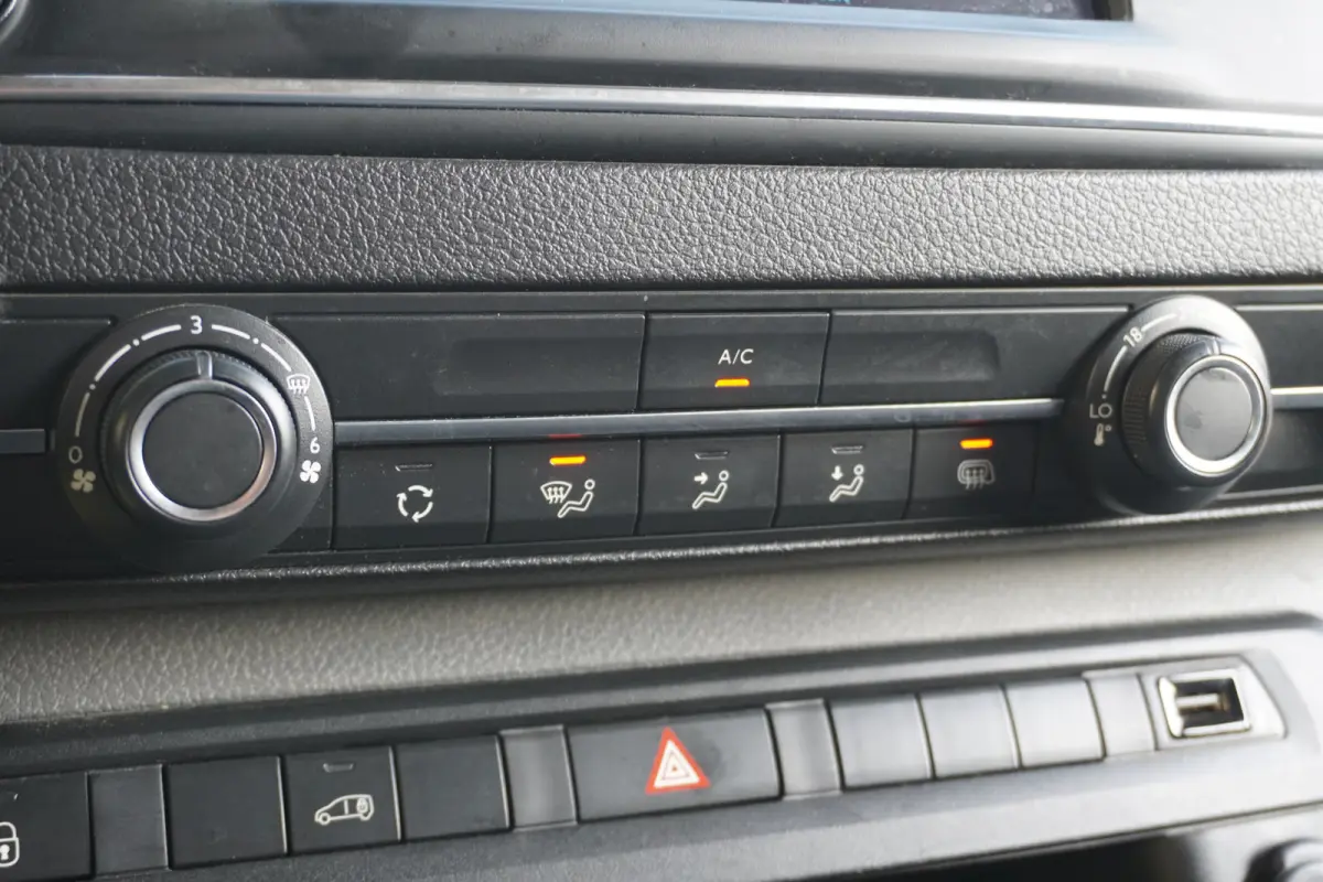 2.0 BlueHDI L2 122PK EURO 6 - Airco - Navi - Cruise - €12.950,- Excl.