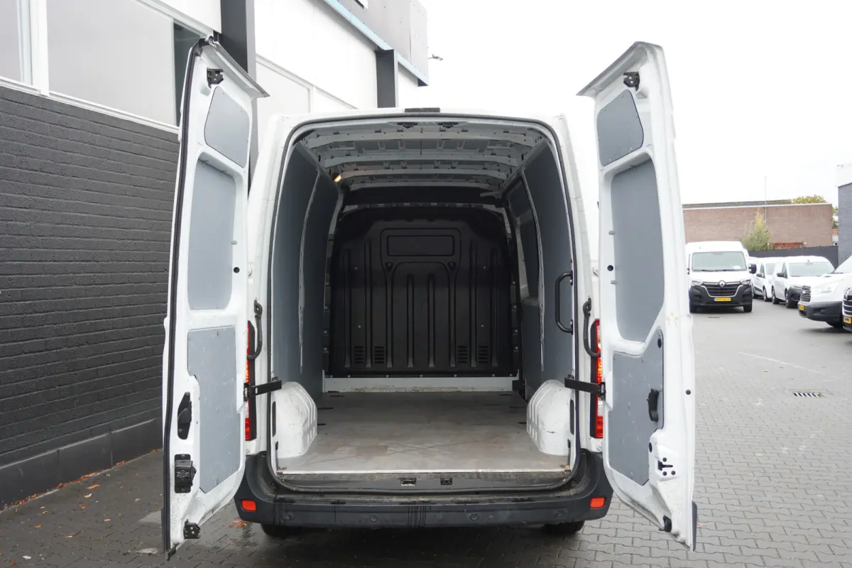 2.3 dCi 135PK L2H2 EURO 6 - Airco - Navi - Cruise - €16.950,- Excl.