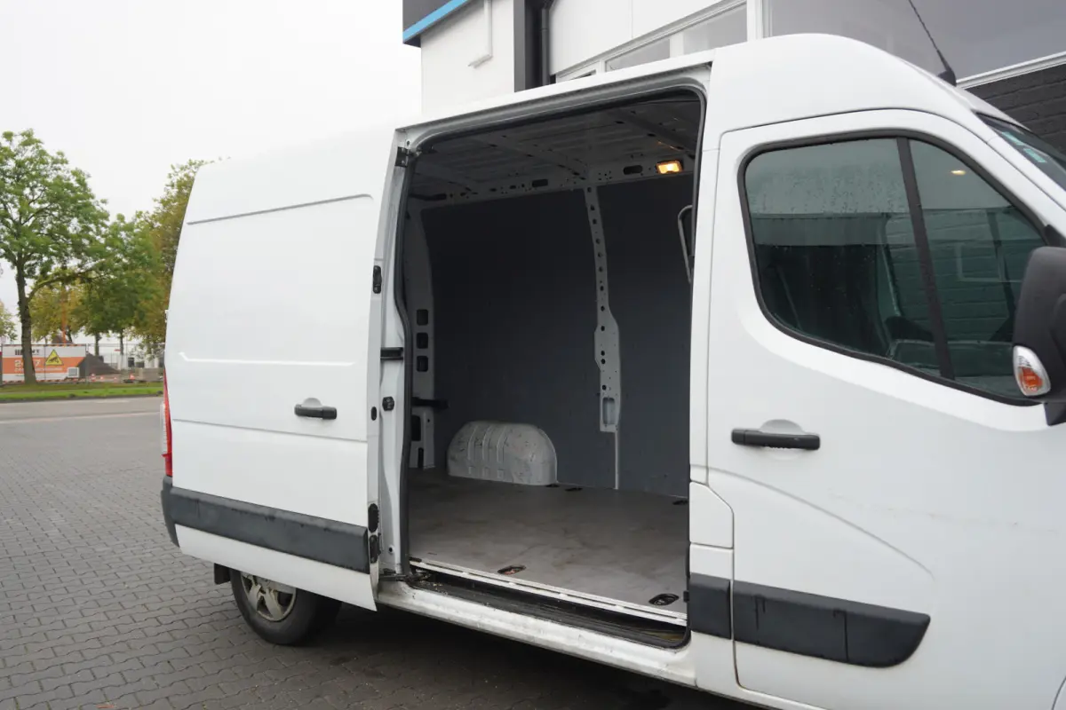 2.3 dCi 135PK L2H2 EURO 6 - Airco - Navi - Cruise - €16.950,- Excl.