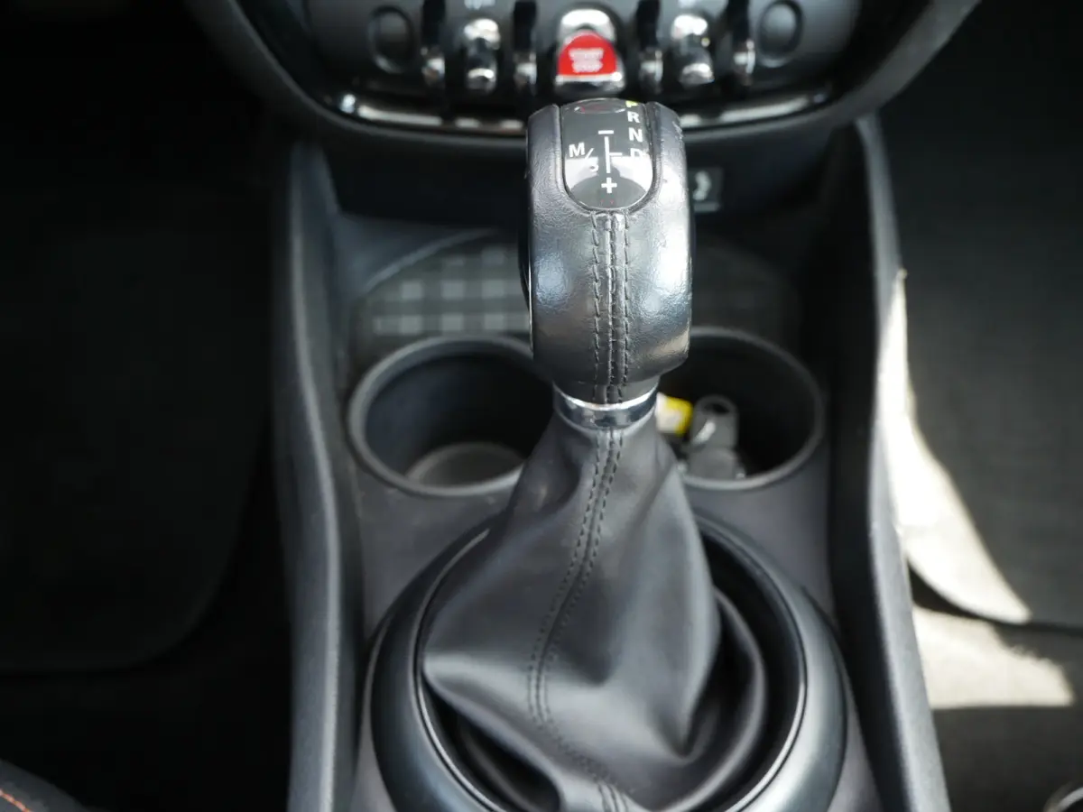 1.5 Automaat Salt | Panorama dak | Navigatie | PDC | 17"inch |