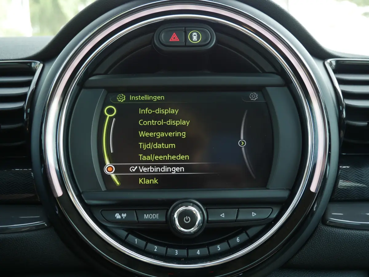 1.5 Automaat Salt | Panorama dak | Navigatie | PDC | 17"inch |