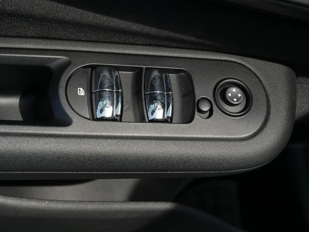 1.5 Automaat Salt | Panorama dak | Navigatie | PDC | 17"inch |