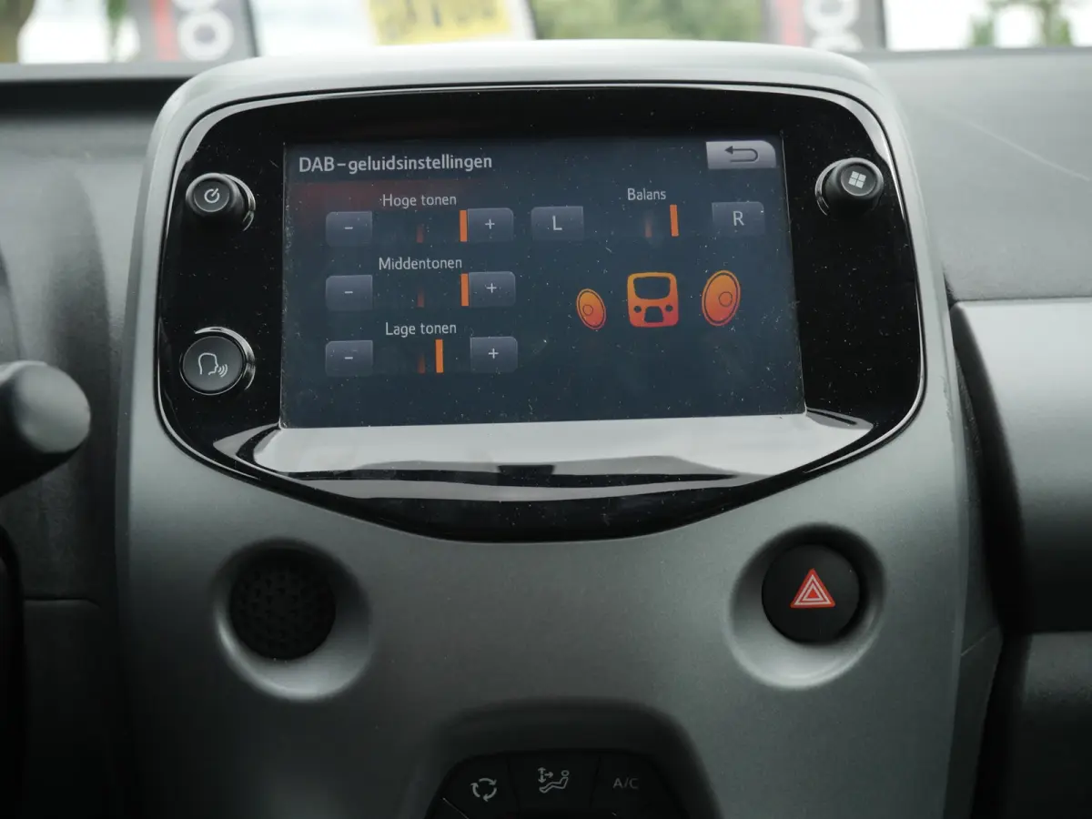 1.0 VVT-i x-cite | Carplay | Camera |