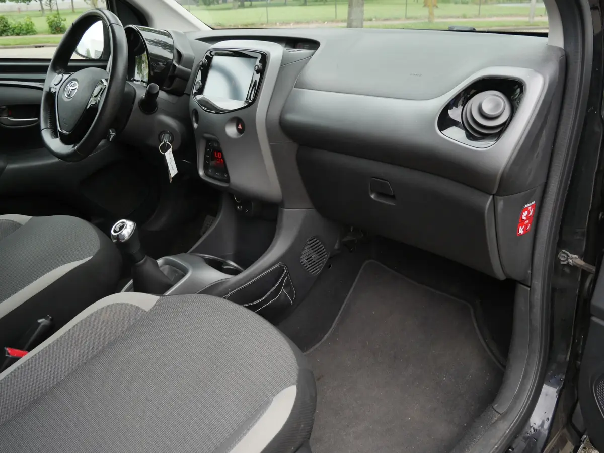 1.0 VVT-i x-cite | Carplay | Camera |