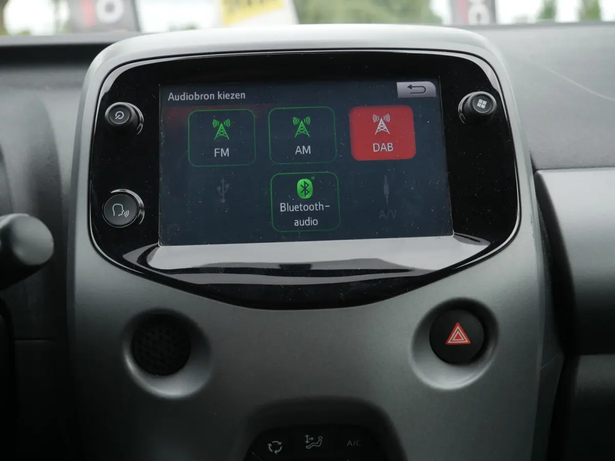 1.0 VVT-i x-cite | Carplay | Camera |
