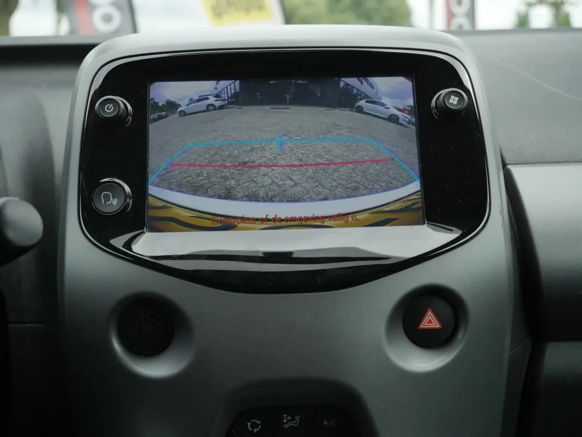 1.0 VVT-i x-cite | Carplay | Camera |