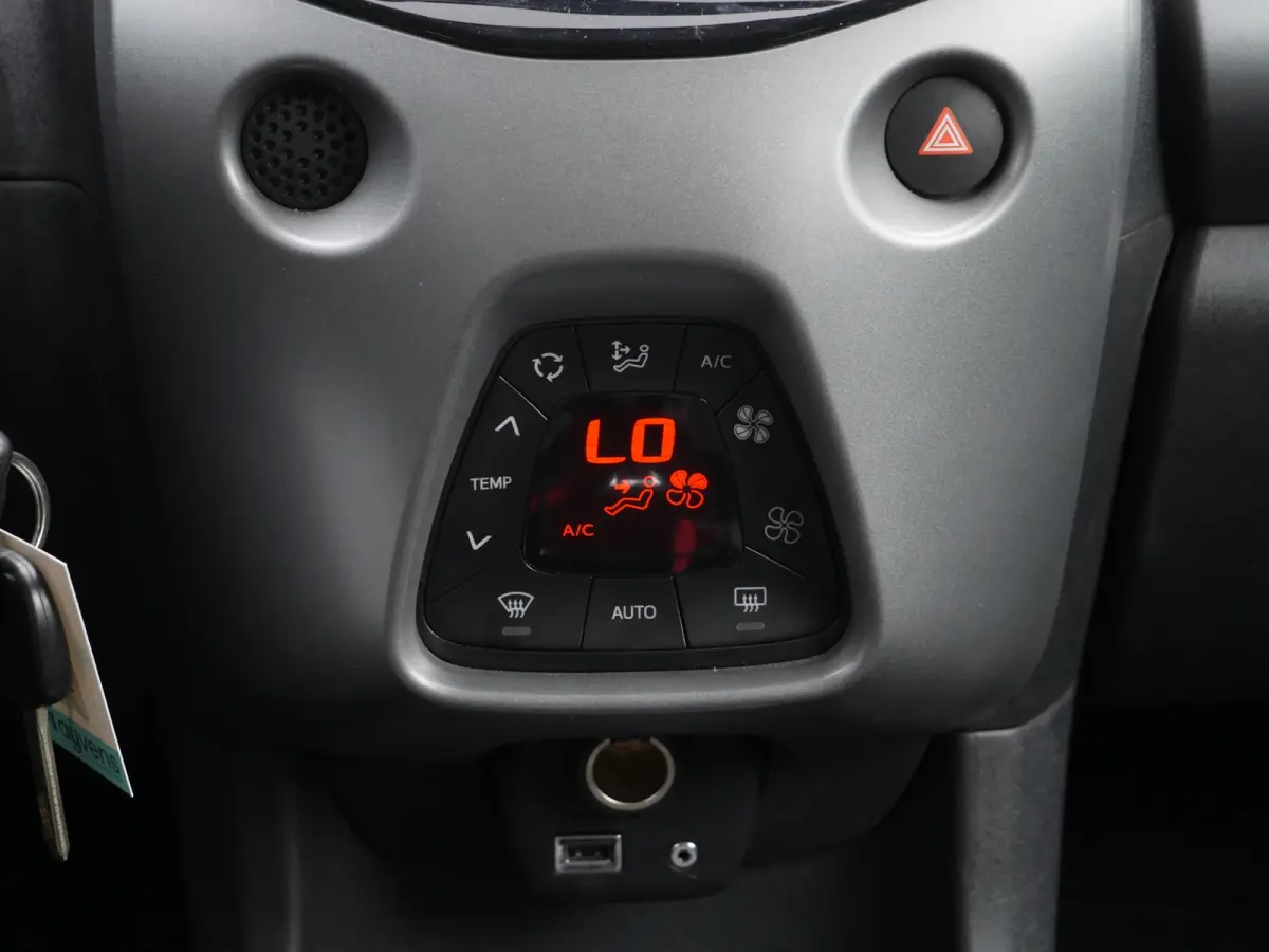 1.0 VVT-i x-cite | Carplay | Camera |