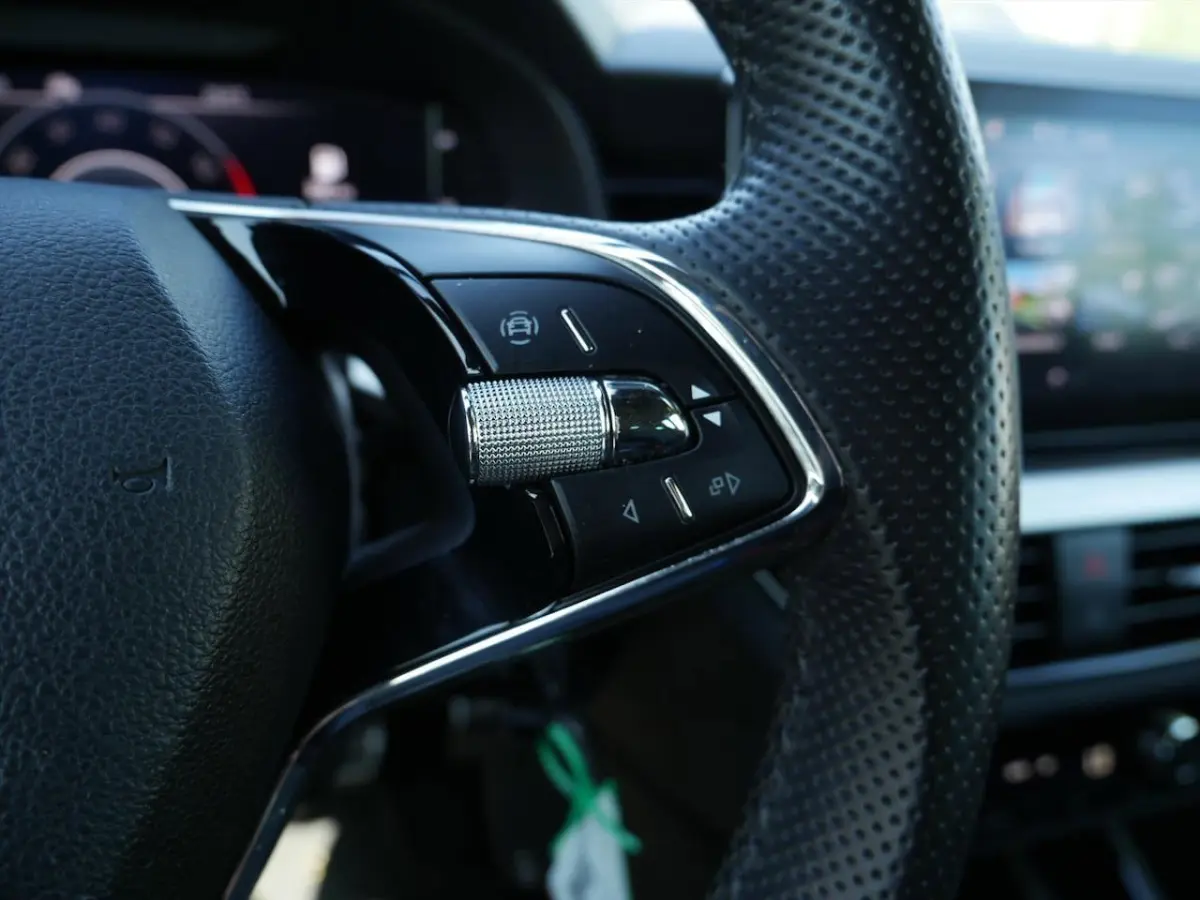 1.0 TSI Sport Business