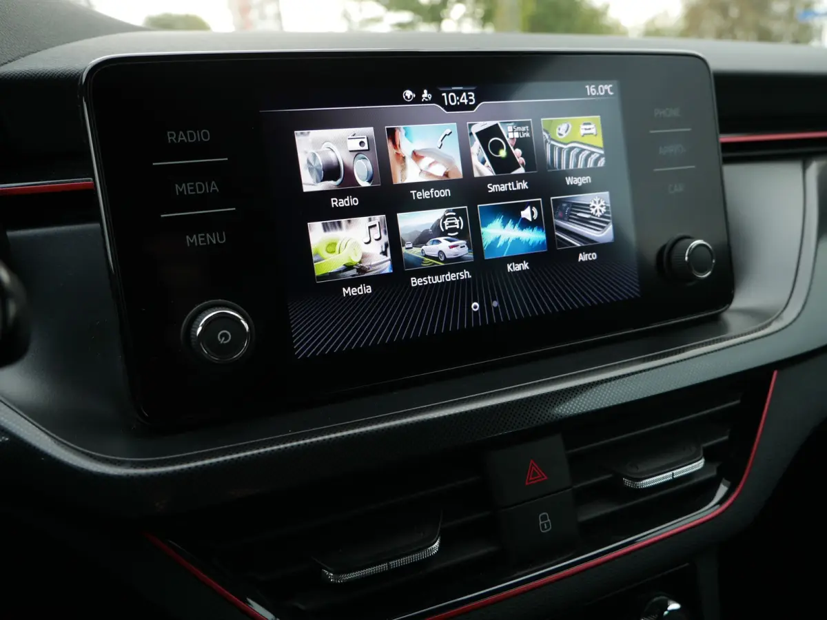 1.0 TSI Sport Business | Stoelverwarming | Apple Carplay/Android Auto