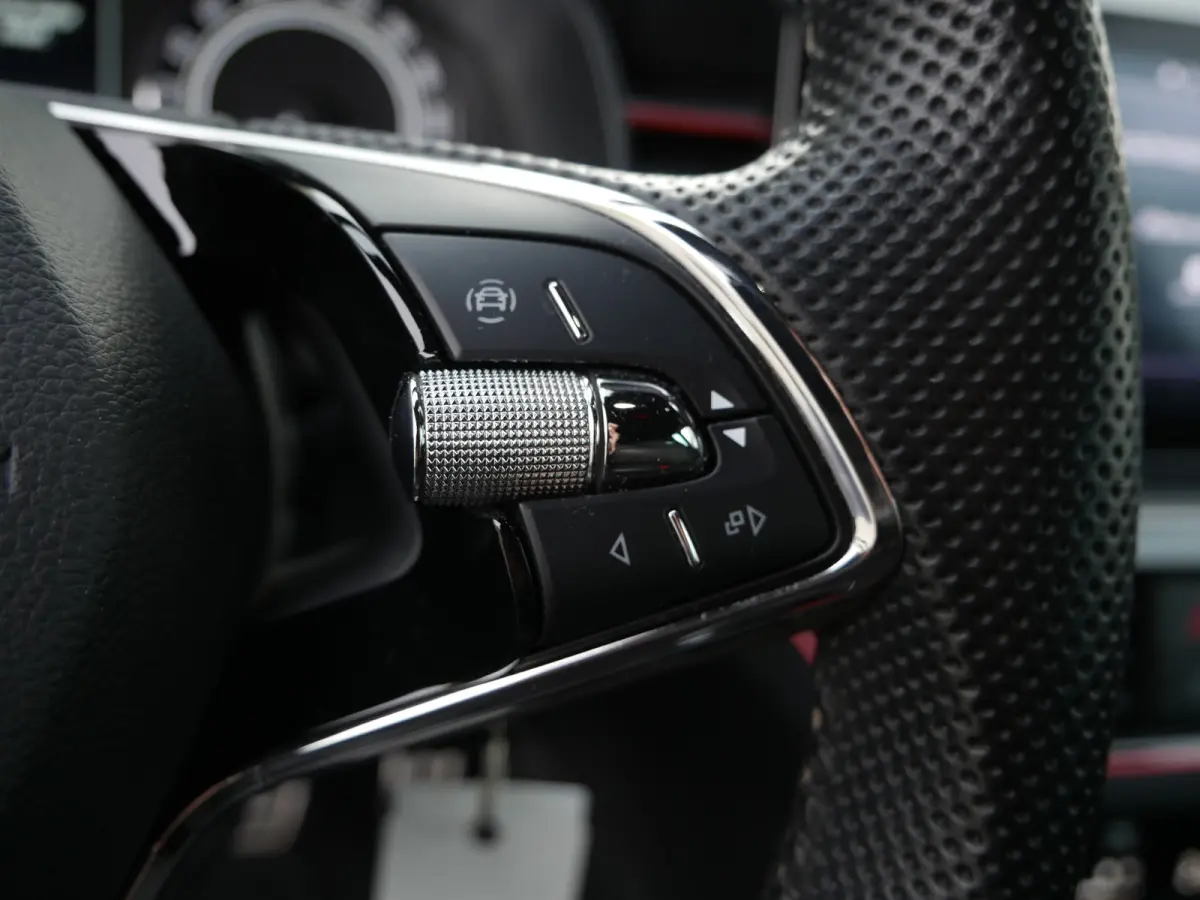 1.0 TSI Sport Business | Stoelverwarming | Apple Carplay/Android Auto
