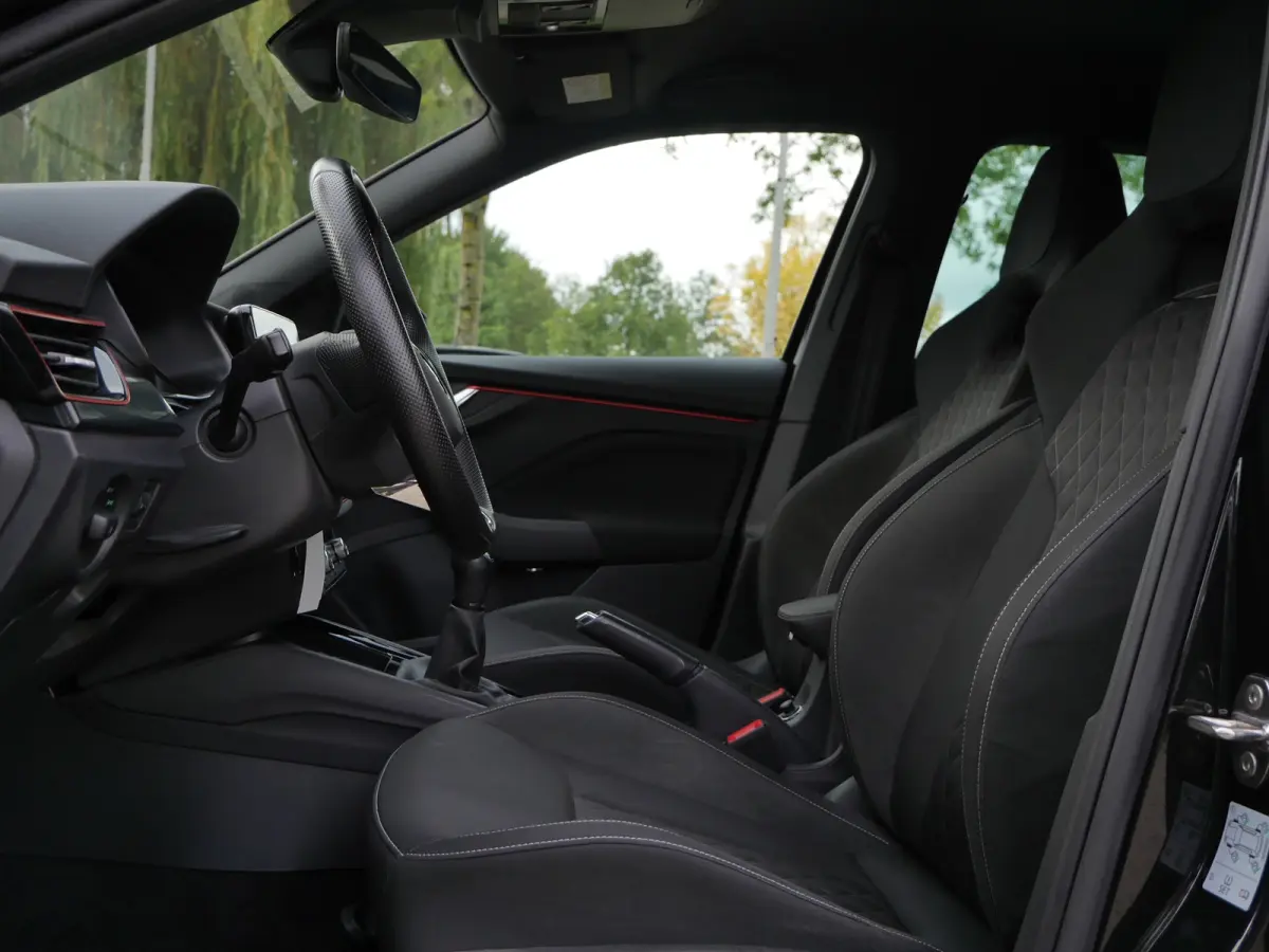 1.0 TSI Sport Business | Stoelverwarming | Apple Carplay/Android Auto