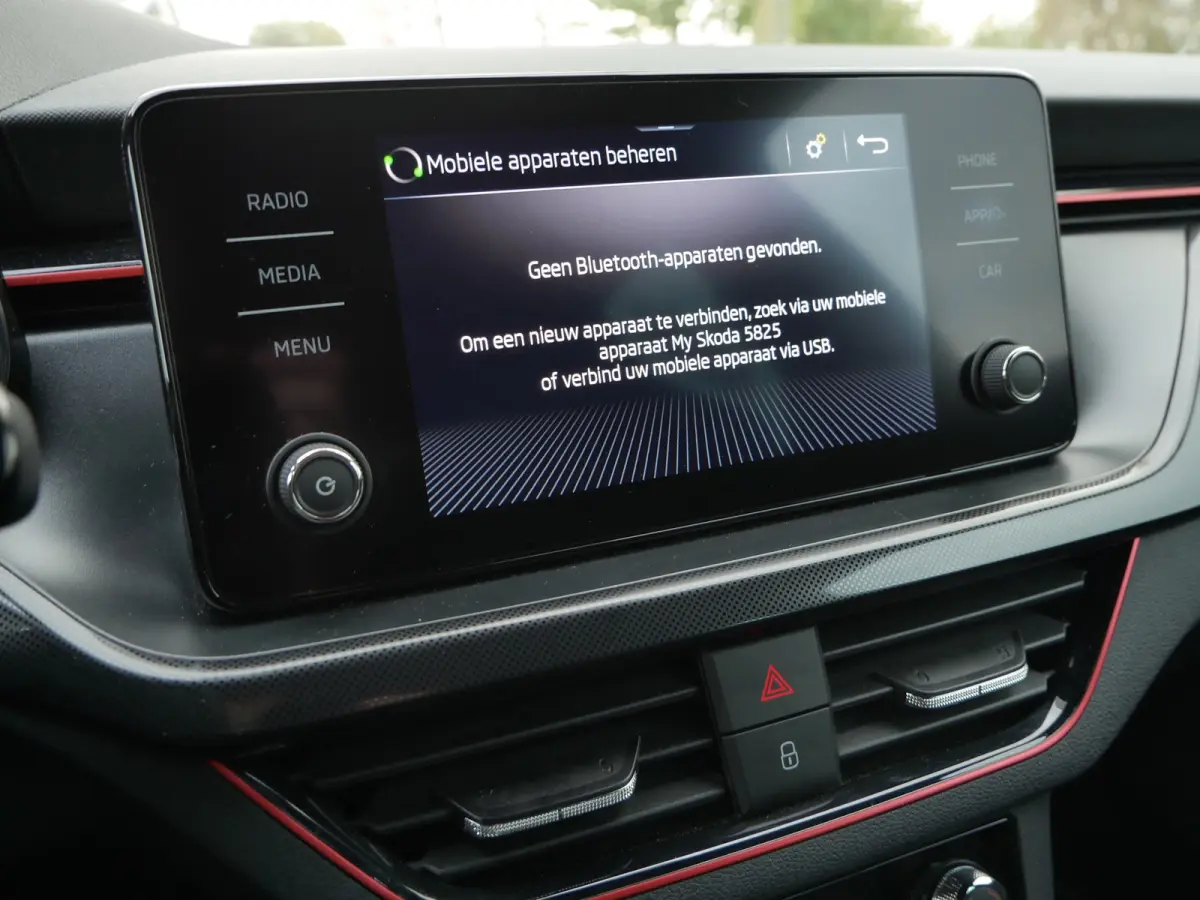 1.0 TSI Sport Business | Stoelverwarming | Apple Carplay/Android Auto
