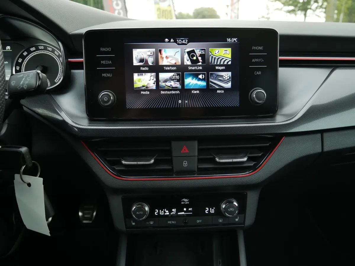 1.0 TSI Sport Business | Stoelverwarming | Apple Carplay/Android Auto
