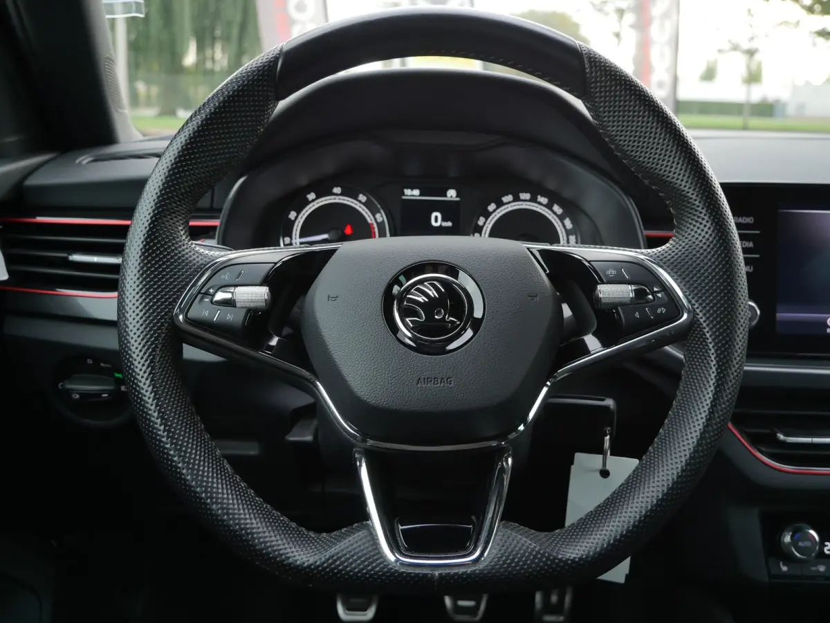 1.0 TSI Sport Business | Stoelverwarming | Apple Carplay/Android Auto